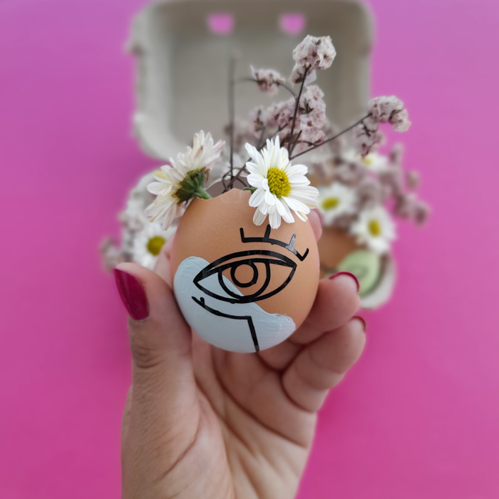 Valentina Vaguada: Easter Eggs -  Huevos de Pascua. Oneline Drawing