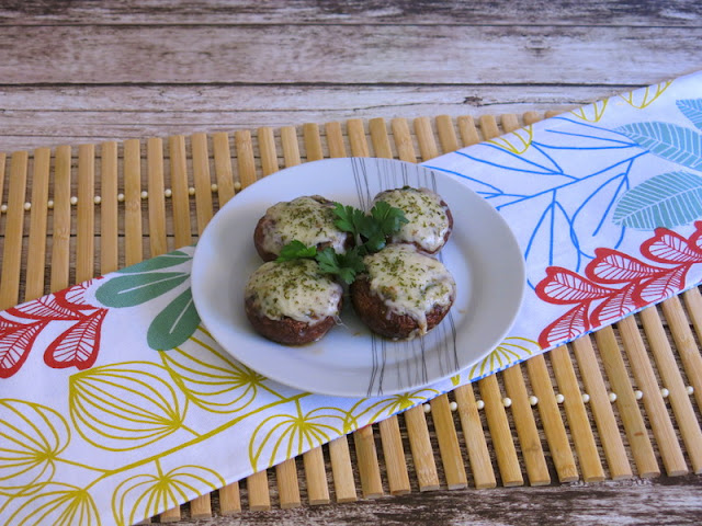 CHAMPIÑONES RELLENOS CON AJO Y PEREJIL