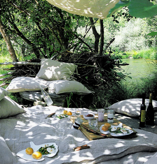 Picnic and Passion, image via Côté Sud Aout-Sept 2007, edited by lb for linenandlavender.net