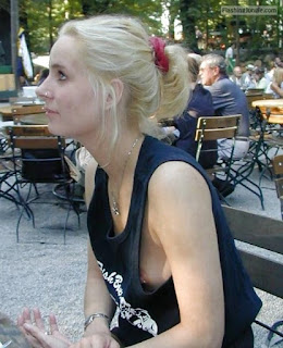 braless blonde sideboob