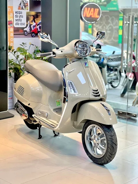 vespa-gts-touring-glossy-begie-150