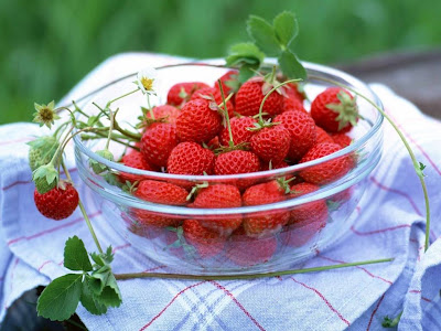 Delicious Strawberry Normal Resolution HD Wallpaper 4