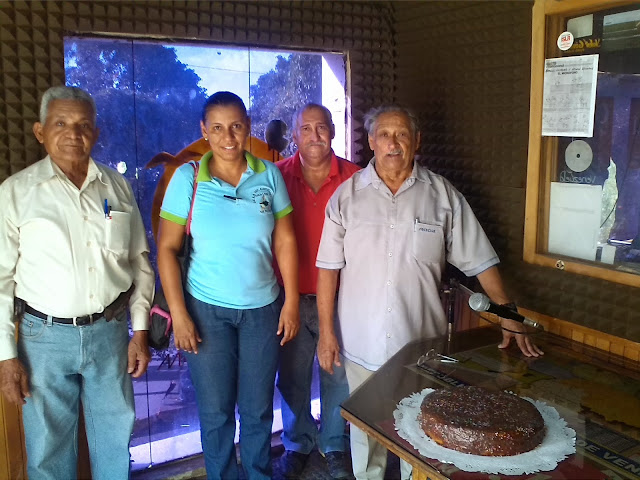 Llanera 94.1 FM recibió presente por parte de la U.E.E.B Deficiencias Auditivas Sordos Carlos Rafael Pérez Ruiz 16 aniversario en Apure.