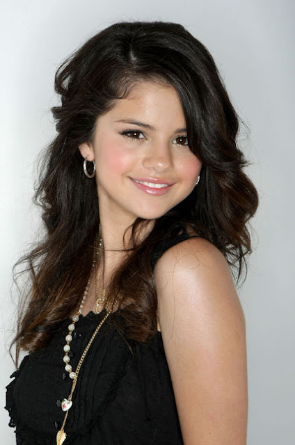 Selena Gomez beautiful wallpaper 4