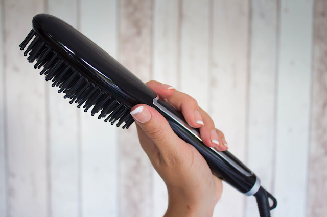 Dompter ses cheveux avec la brosse lissante SilkyBrush de Beautélive :)