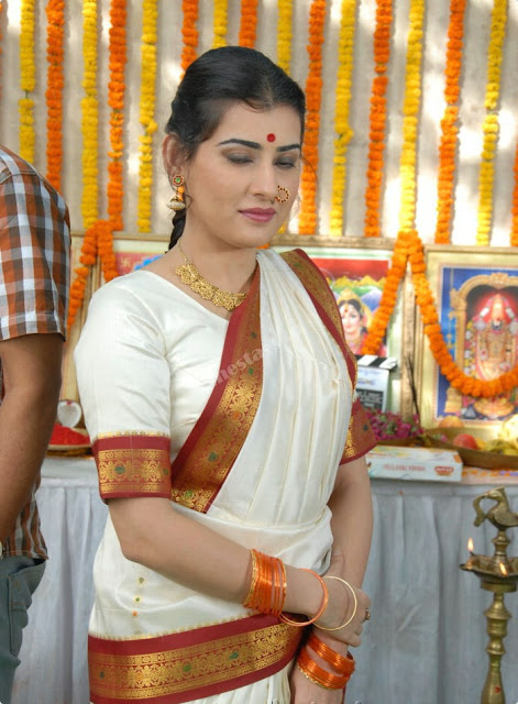 Acress Archana White Saree Photos