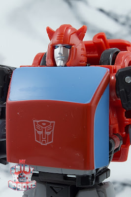 Transformers Buzzworthy Bumblebee Studio Series 86 Cliffjumper 01