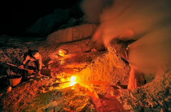 Kawah ijen sulfur mine