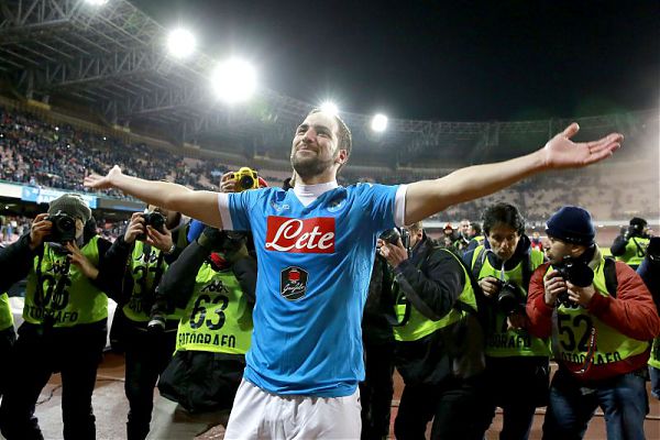 Calcio. Napoli vince 3 a 1 contro il Sassuolo, +4 dall'Inter