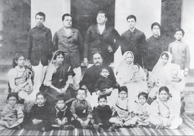 Subhas Bose, standing, extreme right, with his family of 14 siblings in Cuttack, ca. 1905