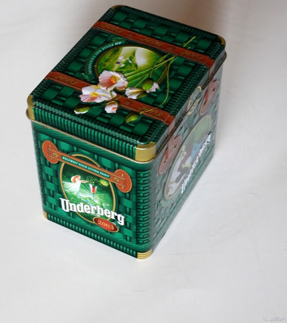 Min kollektion av Underberg växer sakta, 2003.