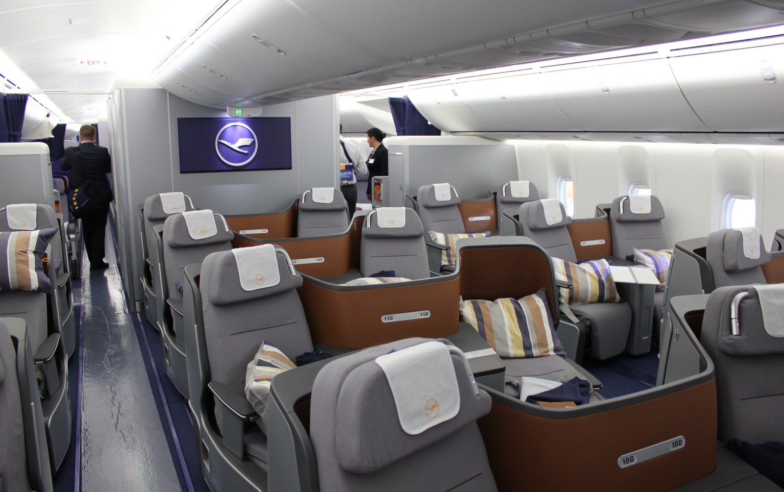... Eagle Rises From Ashes American Airlines Inaugural 777 300er Wallpaper