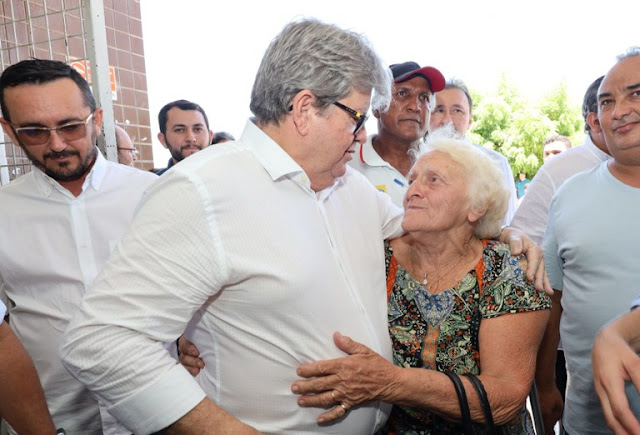 João Azevêdo e ministro Silvio Costa assinam ordem de serviço para reforma e ampliação do Aeroporto Regional de Patos