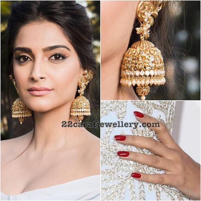  Bollywood together with South Indian actresses inwards Beautiful Temple jewellery Actresses inwards Heavy Temple Jhumkas