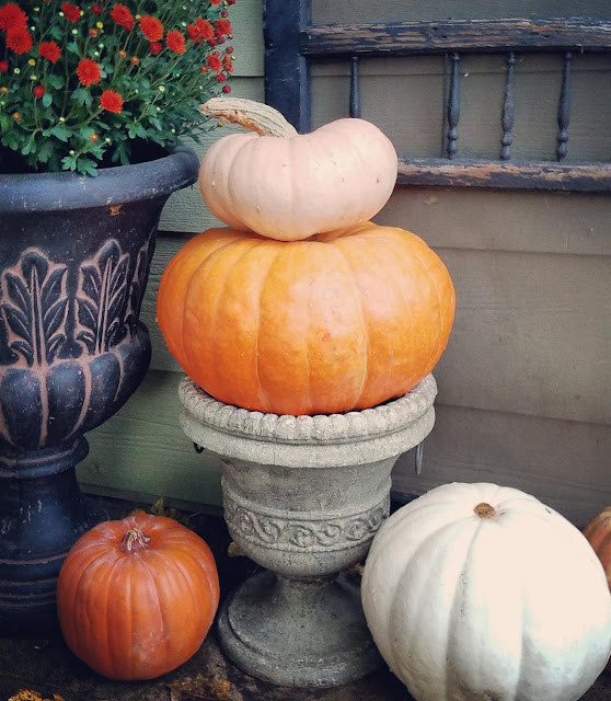 Fall and Halloween Front Porch Decorating- Itsy Bits And Pieces- Oriental Trading #sponsored