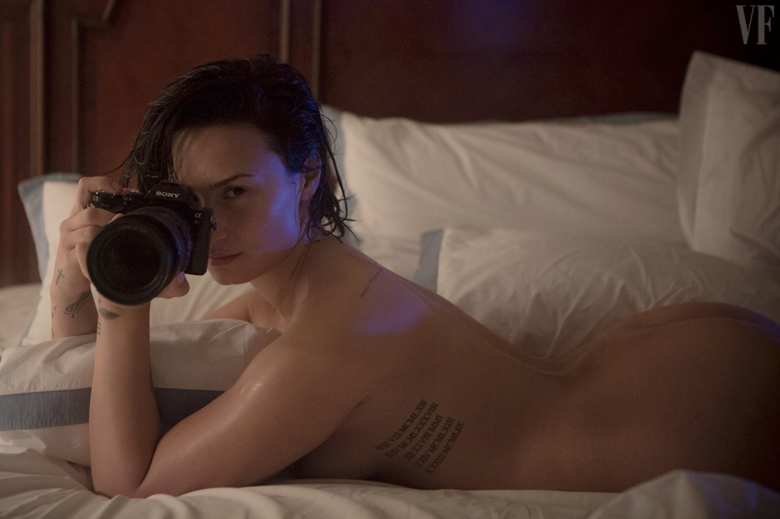 Demi Lovato naked Vanity Fair magazine October 2015 photo shoot