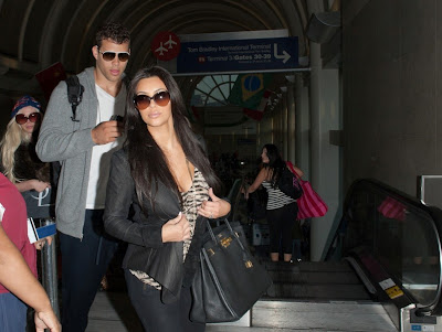 Hot Kim Kardashian Sexiest Candids At LAX Airport Pictures