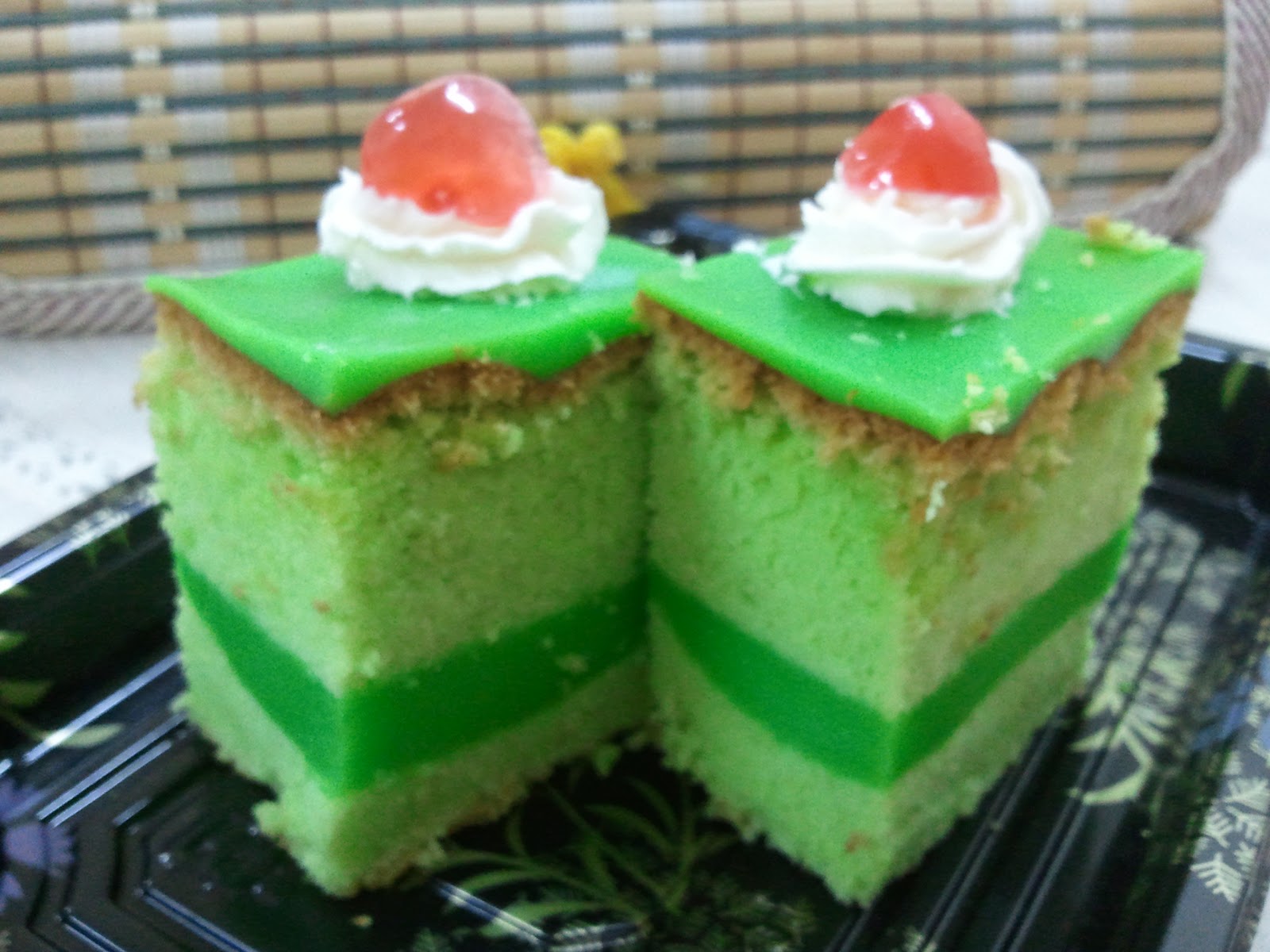 My New Cubicle: Kek Lapis Pandan ( Pandan Layer Cake)