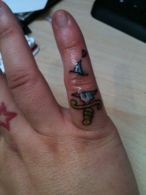 girls finger tattoos