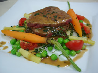 Mille-feuilles de bœuf à la roquette frit et ses légumes de saison