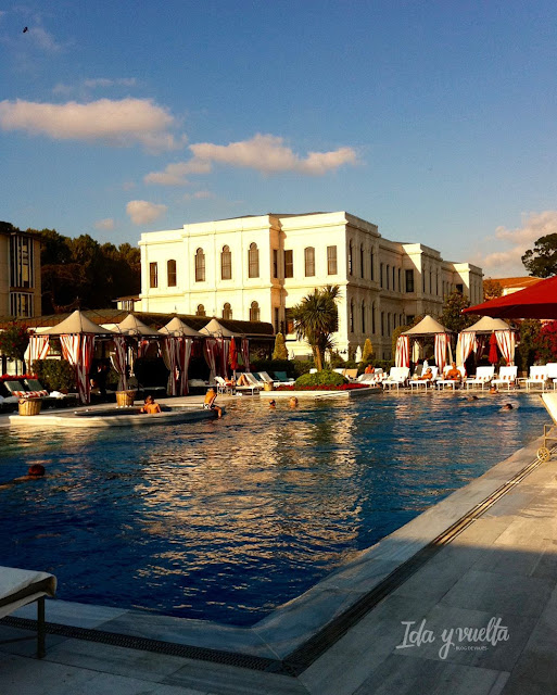 Four Seasons Hotel at the Bosphorus piscina exterior