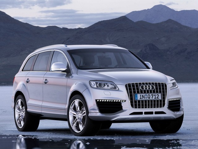The 2012 Audi Q7 is accessible in the America car market in the mid 2012