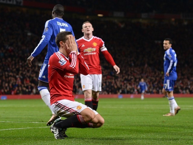 Ander herrera se prenant la tête après une occasion ratée contre Chelsea