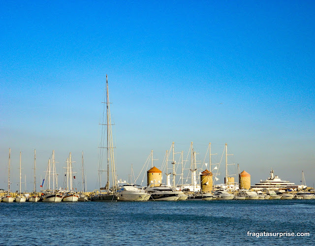 Porto de Mandráki, Rodes, Grécia