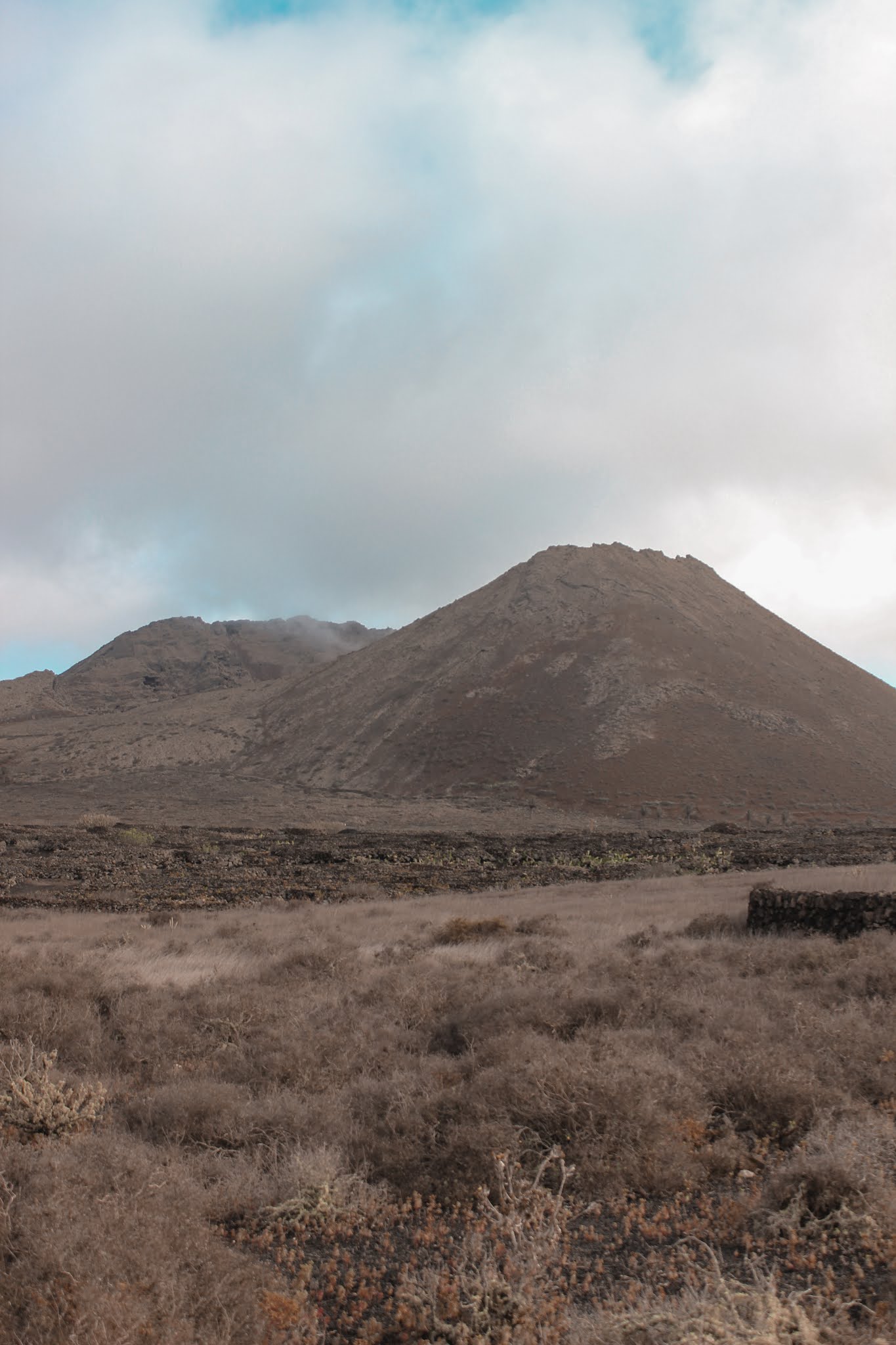 qué-ver-en-lanzarote-volcán-de-la-corona-ruta-trekking-volcanes