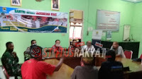 Tuntut Pertanggungjawaban Kuwu Jagapura Kidul Warga Desa Geruduk Kantor Kecamatanl