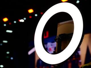 5 Lampu Selfie Ring Light Terbaik untuk Smartphone dan Laptop