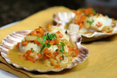 http://italiandish.squarespace.com/imported-20090913150324/2008/10/21/scallops-in-saffron-sauce.html