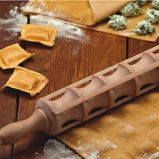 Un rouleau en bois pour des raviolis réguliers et parfaits