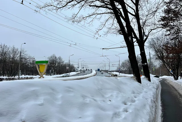 Свободный проспект, Новогиреевский путепровод
