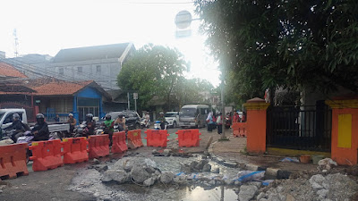 Masih Baru, Pipa Jaringan Air Milik Perumda Tirta Benteng Diduga Bocor