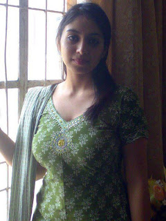 Hot Desi College Girls Photos