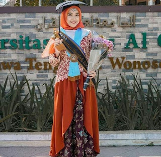 25 Model  Kebaya  Wisuda Muslimah  Cantik  2021 Fashion 