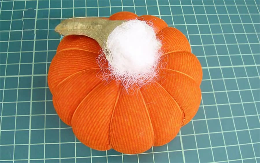 DIY Fabric Pumpkins. Free Pattern & Tutorial