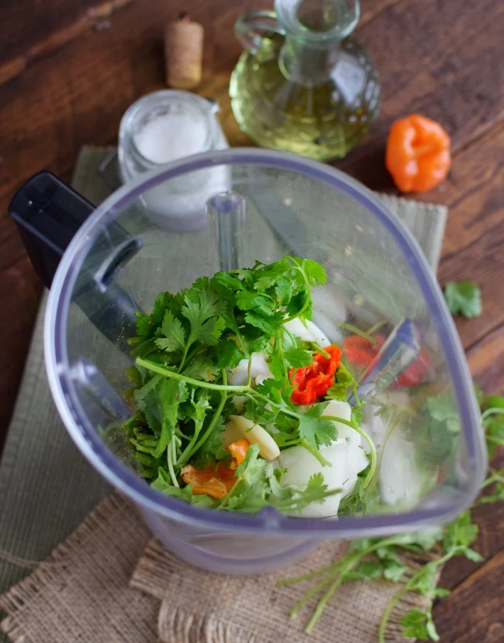 Preparación del sofrito en un vaso de licuadora o procesador de alimentos