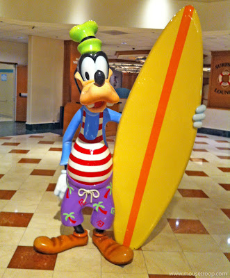 Goofy statue Paradise Pier Hotel Disneyland surf