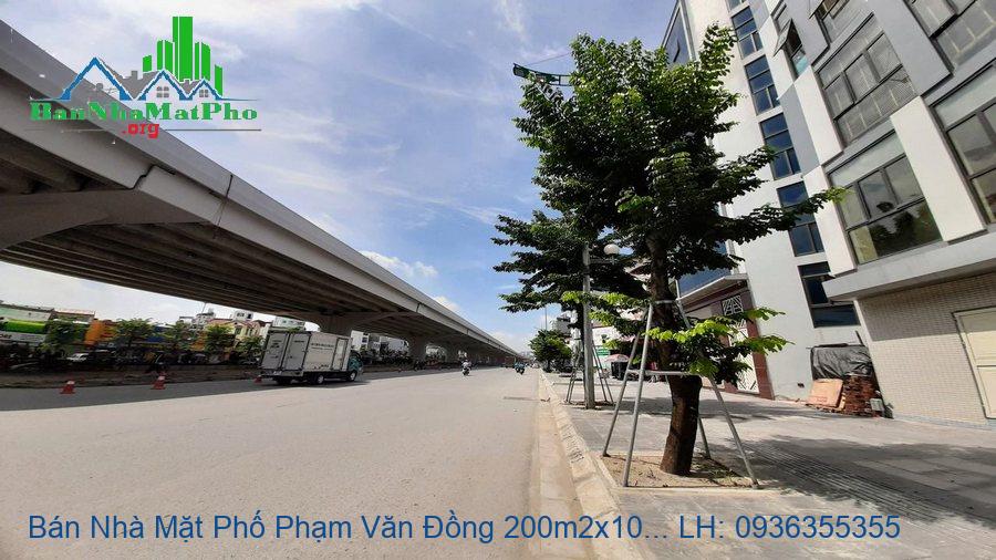 Bán nhà mặt phố Phạm Văn Đồng