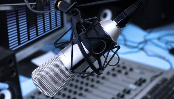 Strategi Program Siaran Radio - Romeltea Media