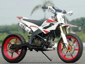 MODIFIKASI MOTOR GAYA SUPERMOTO