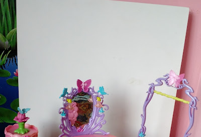 Brinquedo móveis da Barbie Mariposa playset: sapateira, penteadeira, cadeira e um cabideito R$ 55,00 o conjunto todo 