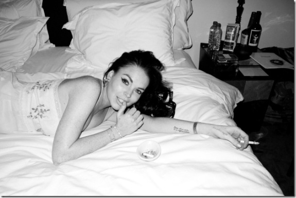 lindsay-lohan-gun-head-4