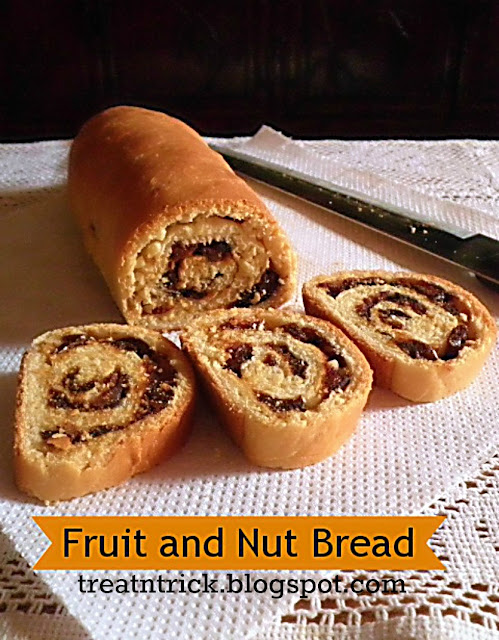 Fruit & Nut Bread Recipe @ treatntrick.blogspot.com