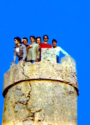 Xupetas & Fraldinhas numa Torre do Castelo de Santiago do Cacém - esta Torre já não existe. Foto cedida por Zé Dado.