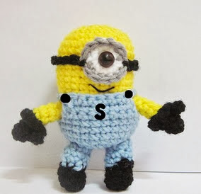 http://translate.googleusercontent.com/translate_c?depth=1&hl=es&rurl=translate.google.es&sl=auto&tl=es&u=http://sweetncutecreations.tumblr.com/post/5262946480/despicable-me-minion-pattern&usg=ALkJrhiMgH8oebhbs9BaS6gz6V_0Qm3CDQ