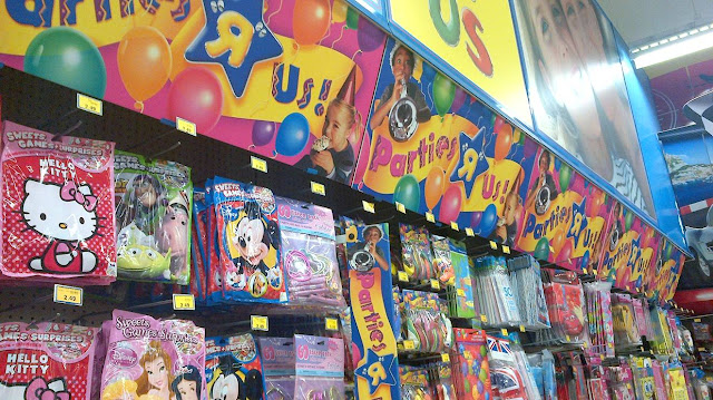 toys or us Toys R Us Kid | 640 x 359