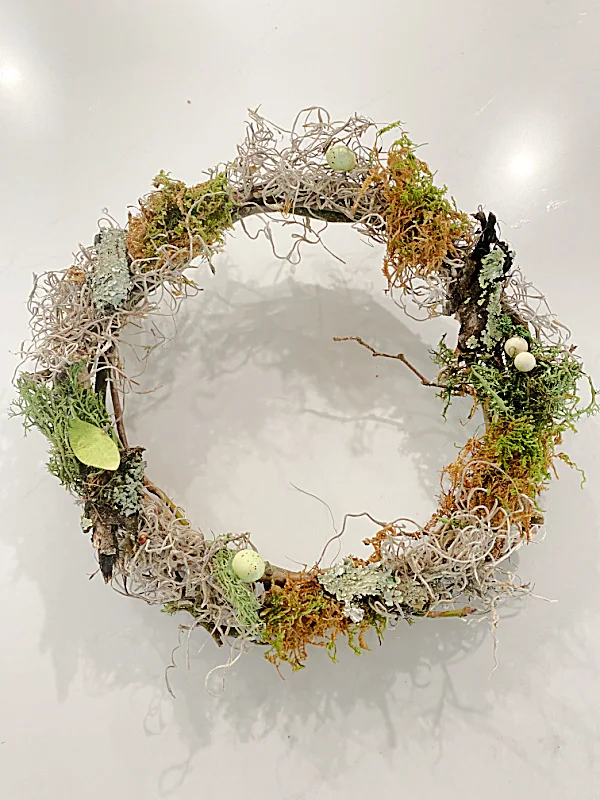 mossy wreath with berries and moss